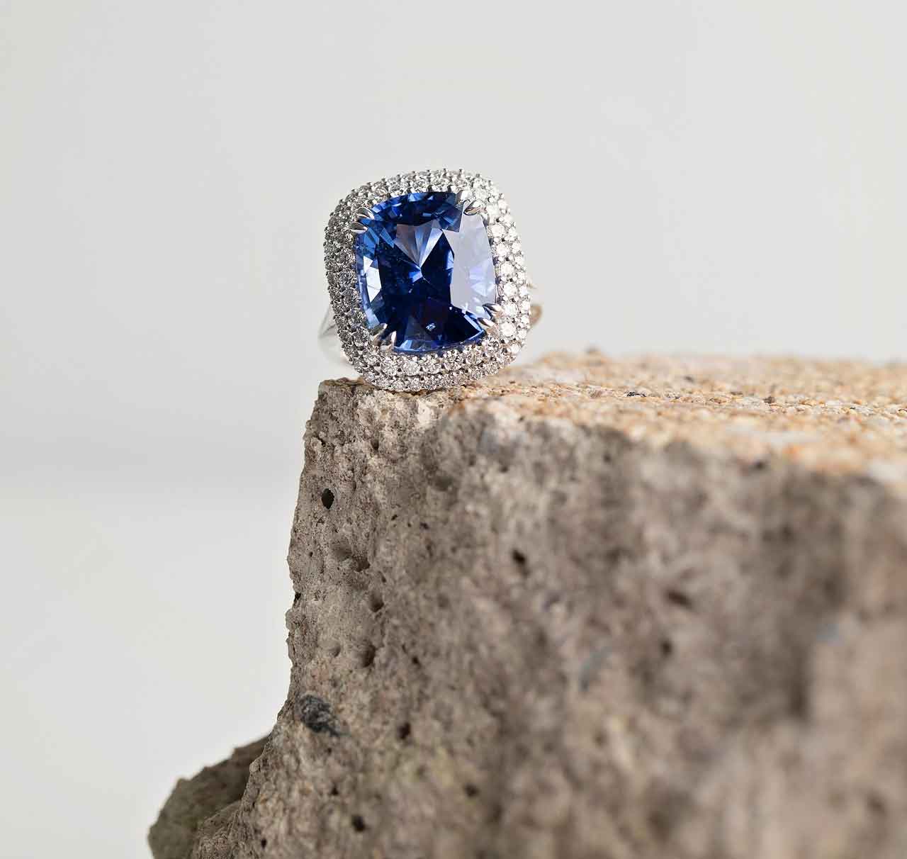 Stunning ceylong sapphire dress ring